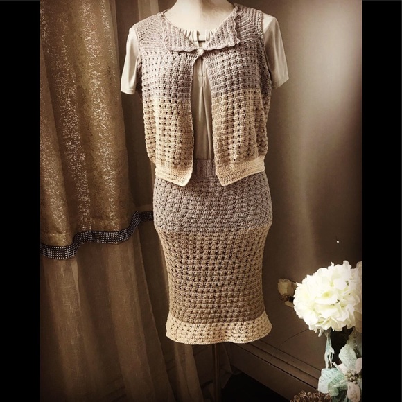 Two piece suit - Picture 1 of 3